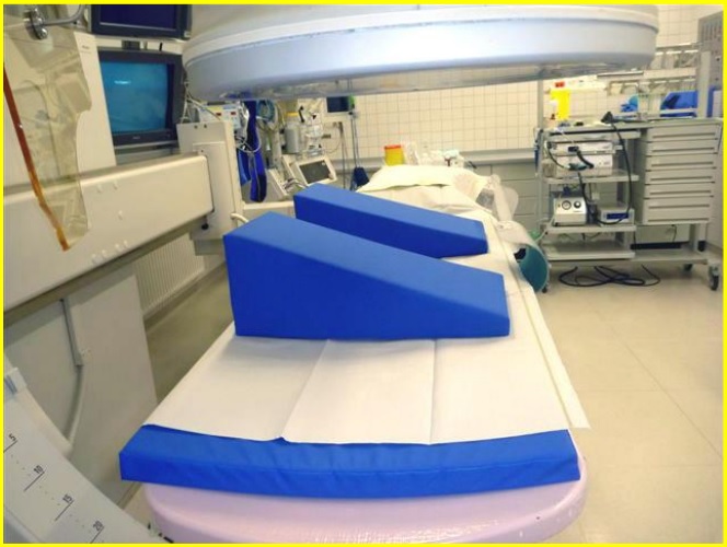 800-022 Wigkussen Traagschuim rontgen voor het halfzijdig positioneren van patiënten op een röntgen tafel